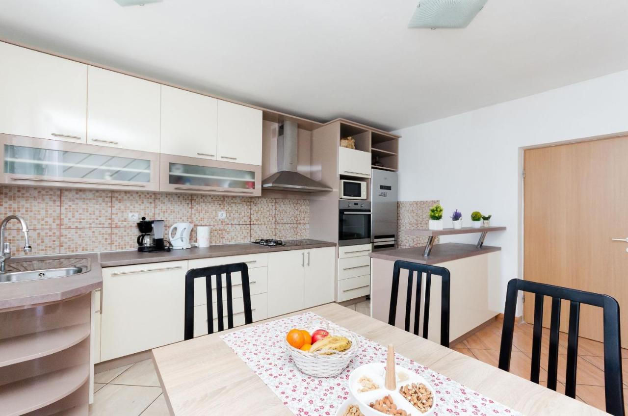 Apartments Albina لوبار المظهر الخارجي الصورة