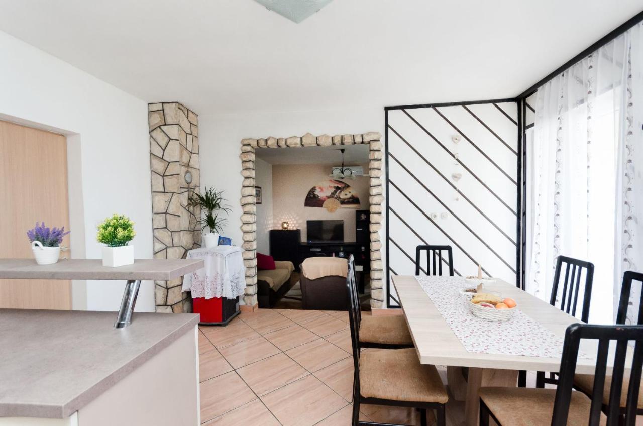 Apartments Albina لوبار المظهر الخارجي الصورة